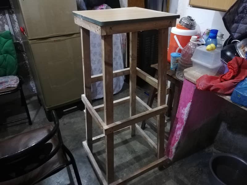 1 large size stool 0