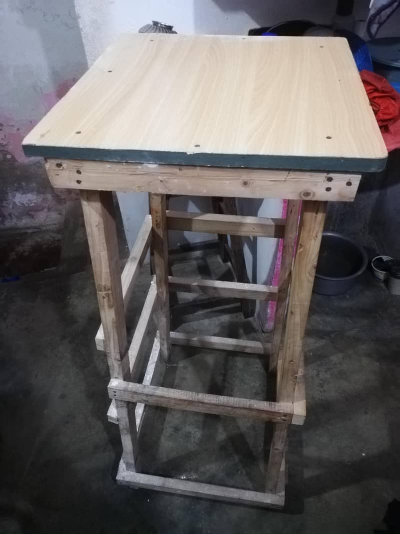 1 large size stool 4