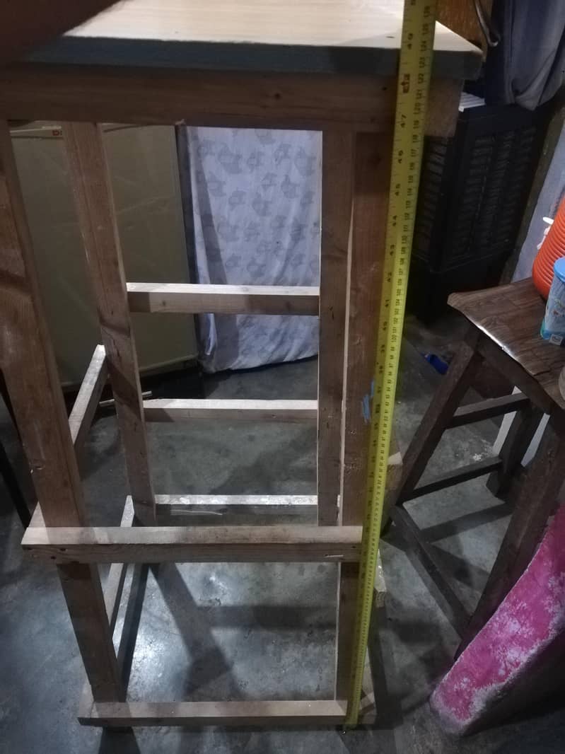 1 large size stool 6
