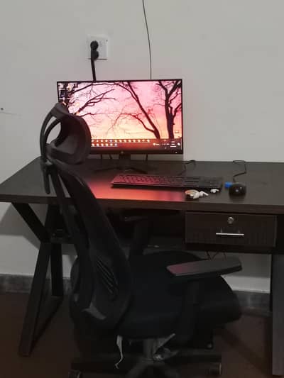 Complete Desktop Computer set-up With HP LED- Excellent Condition