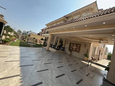 Grand 2 Kanal Luxury Residence Prime Location  A spectacular 2 Kanal