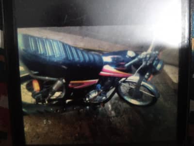 Bike Honda 125 model 2011 larkana no for sale for 150000 rupees