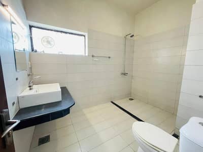 F-8 HOUSE FOR RENT EXCELLENT 1 KANAL HOUSE PROPER AND MODERN FITTINGS, WOODEN FLOORING 3 BEDROOMS, 3 ATTACHED BATHROOMS