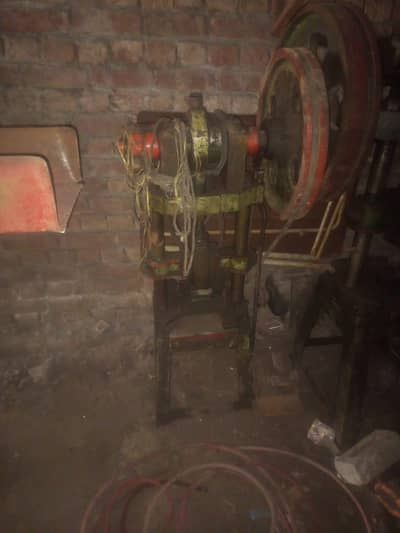 power pres & spot macheen