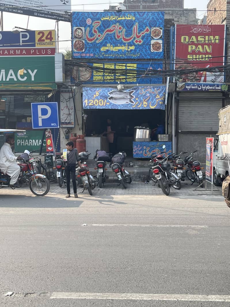 ​ہوٹل کے لیے ویٹر کی ضرورت ہے 0