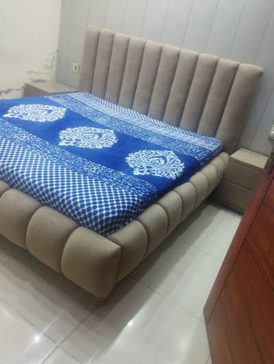 Bubble  bed king size with side tables