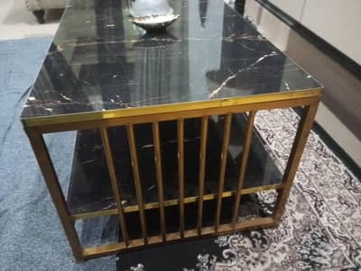 centre  table in good condition