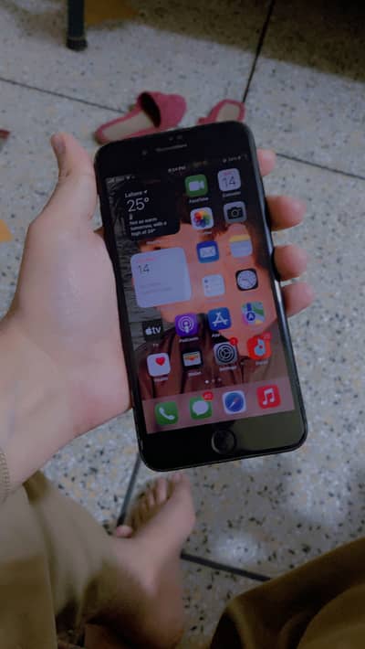 Aoa i am selling iphone 7 plus all ok just battery change