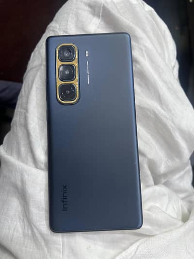 10/10 condition ha koi Kisi tara ka malsl nhi