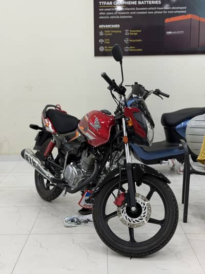 HONDA CB 125 F Brand new