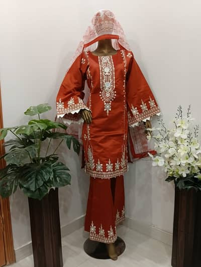 Complete ladies boutique ka saman lot mai forsale