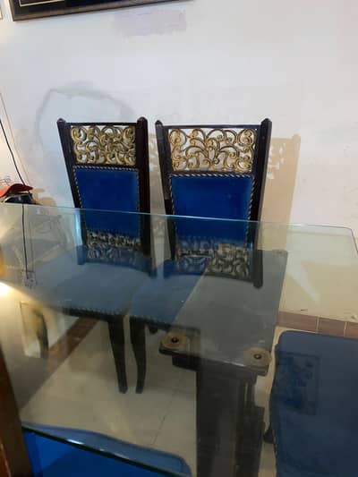 Dining table with six chairs in good condition