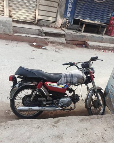 road prices bike sale krni sary sai kuch kam hona chal ny ma sai hi