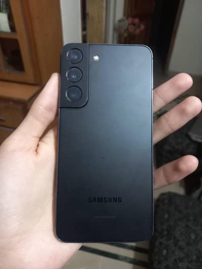 Samsung s22 in black colour.