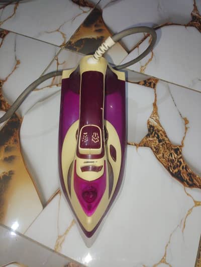 KENWOOD IRON WITH STEAM & SPRAY