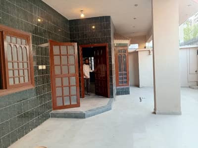 400 sqy Ground Portion for Rent Block 2 Johar near university Road