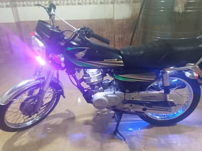 Honda cg125 (2014) Karachi no (ad Mai sb likh diya he phrlo)