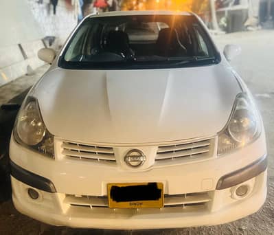 Nisaan Ad family car