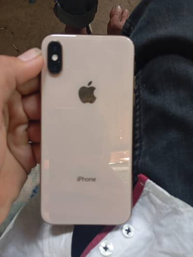 iPhone xs golden colour