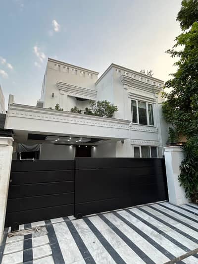 10 MARLA LUXURY FURNISHED HOUSE WITH FULL BASEMENT & SOLAR SYSTEM IS AVAILABLE IN DHA PHASE 3.