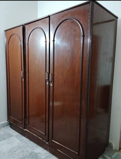 3 doors Almari