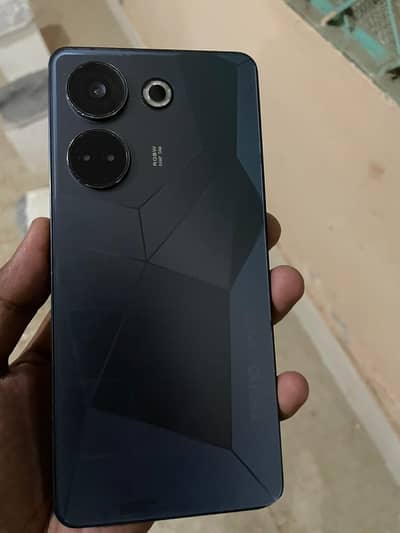 techno 20 Pro hai charger dabba sath hai