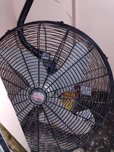 Fan new hyn on hai, iron stand