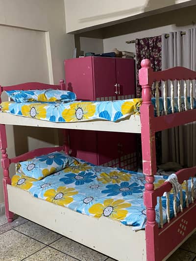 kids bed bunk bed soild ookk wood good condition 6by3 size