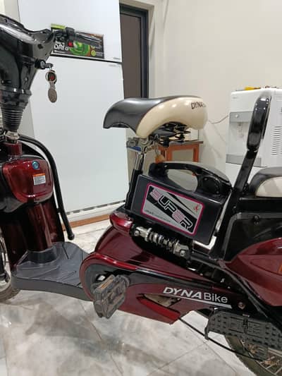 DYNA ELECTRIC SCOOTY 10/10 CONDITION 48 V NEW BATTERIES INSTALLED