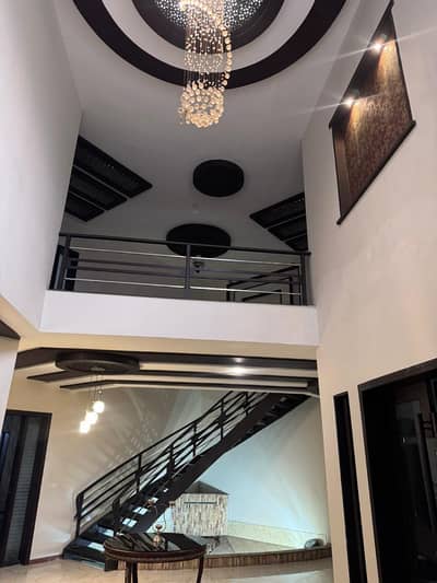 Upper Portion With Separate Gate