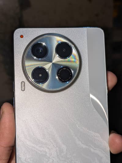 techno common 30 all okay 12/ 256GB  condition 10/10