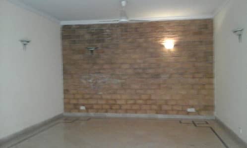 10 Marla Upper Portion In Super Town At Prime Location