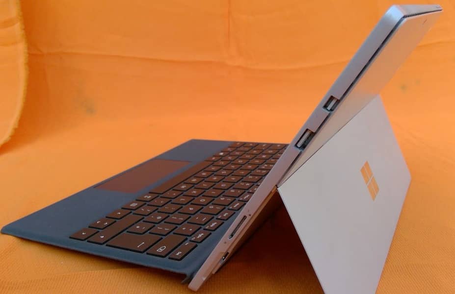 Microsoft Surface Pro 5 9