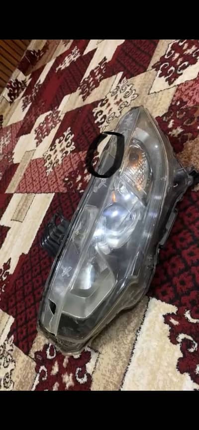 Honda civic 2017 passenger side original headlight