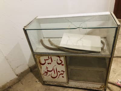 Counter for sale. Cracked on upper glass.