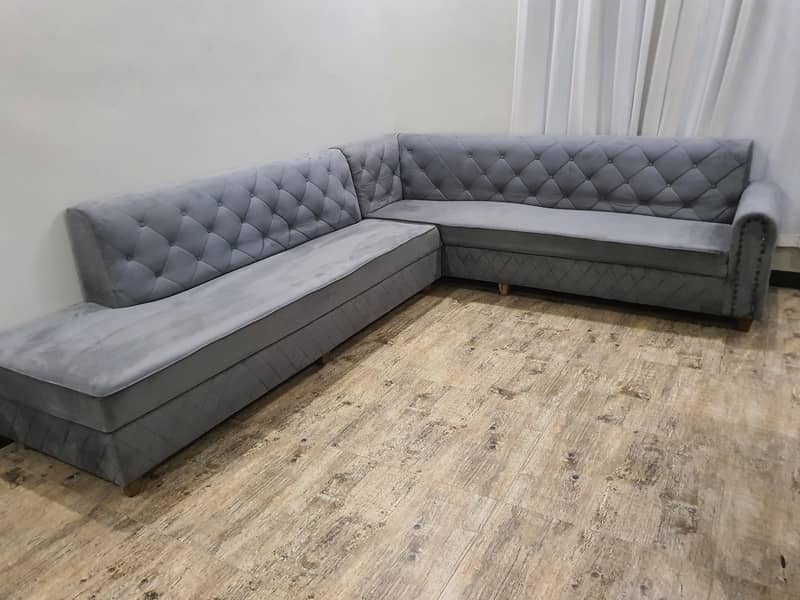 l shaped sof set. . excellent condition 4