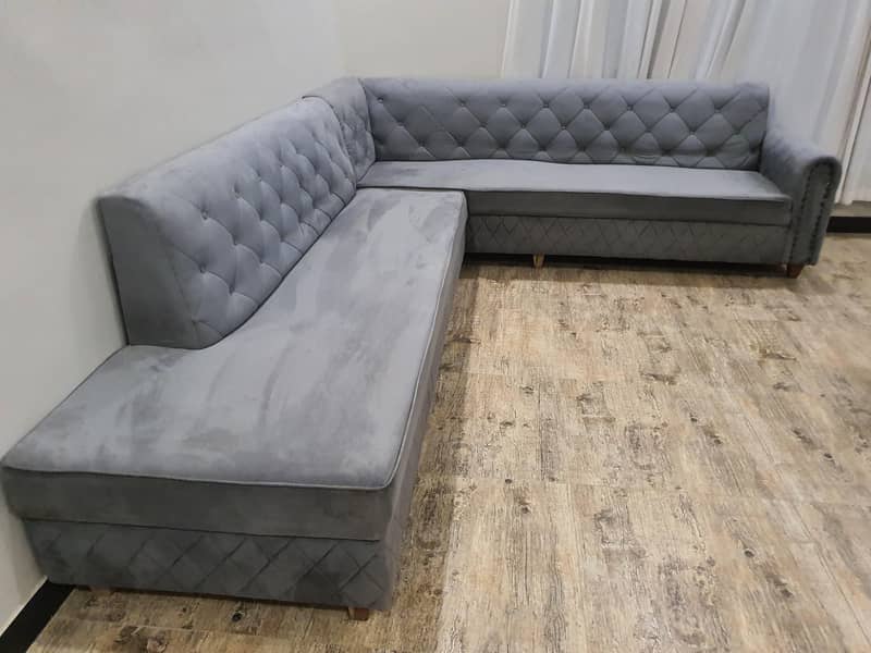 l shaped sof set. . excellent condition 5