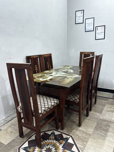 Slightly used Dining Table with 6 Chairs 09/10 condition