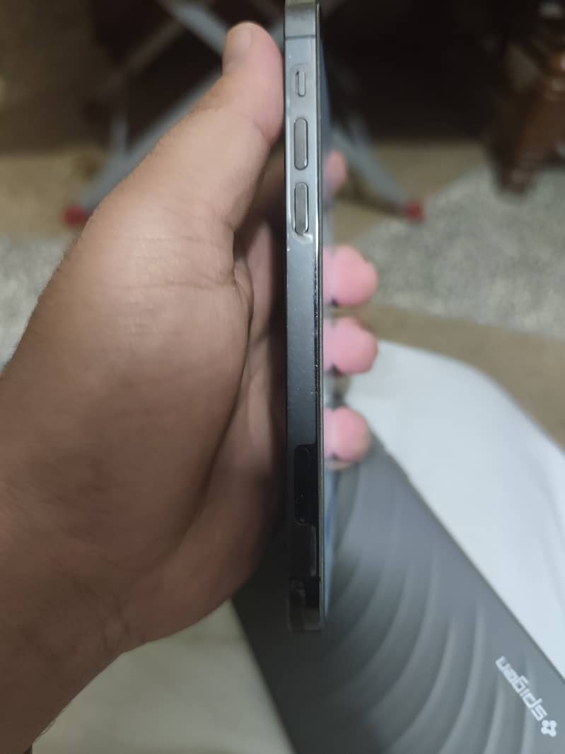 Apple iPhone 12 pro 1