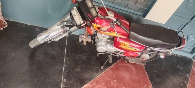 bike bhot achi ha one hand used ak dam smoth bike ha documents All ok