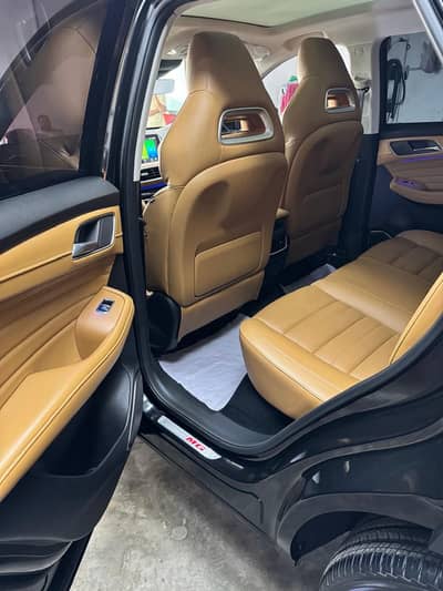 Mg hs 2025 trophy 10/10 low mileage.