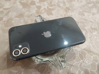 iphone 11 with box 10 by 10 . Original lead. battery health 92%,64GB