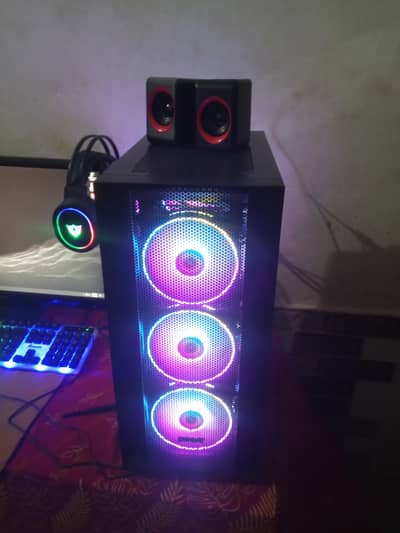 15 3d gen 8gb ram ddr3 500 gb hard 2gb grafihic R7 RGB case with 4