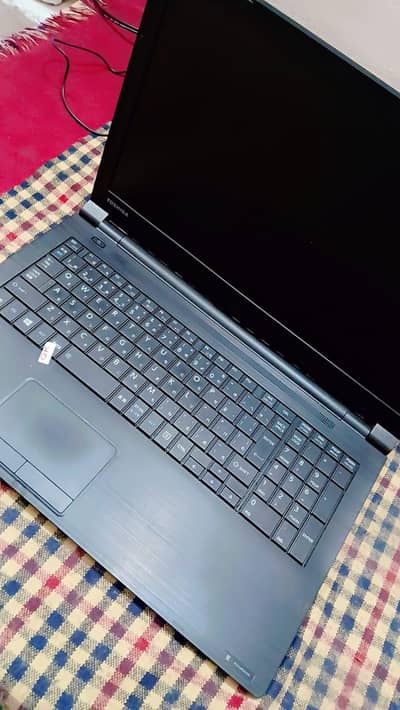 Toshiba Core i3, 7th Generation SSD 128 GB