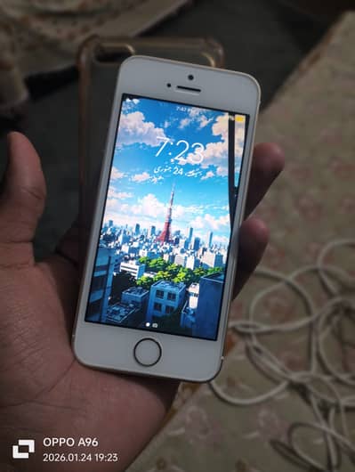 iPhone se 1st jv 64gb 90% bettery health Like A New