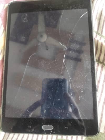 Samsung tab à light crack  16gb good working