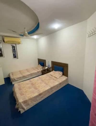 Rooms available near UCP & shokat khunam johar town Lahore