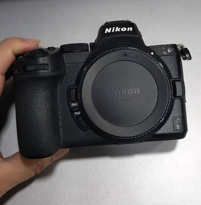 Nikon Z5 body, 85mm 1.8G and FTZ.