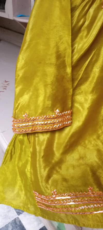 8 years girl stitch dresss raw slik pa kinari hui hy with palzo