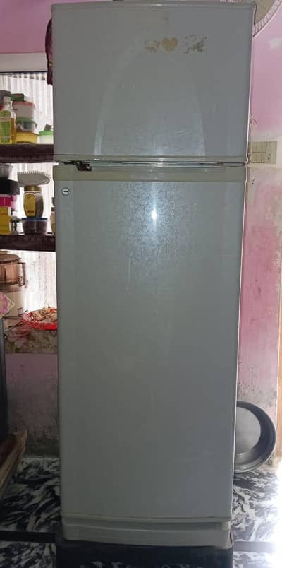 Dawlance Fridge Medium Size in Good Working Condition